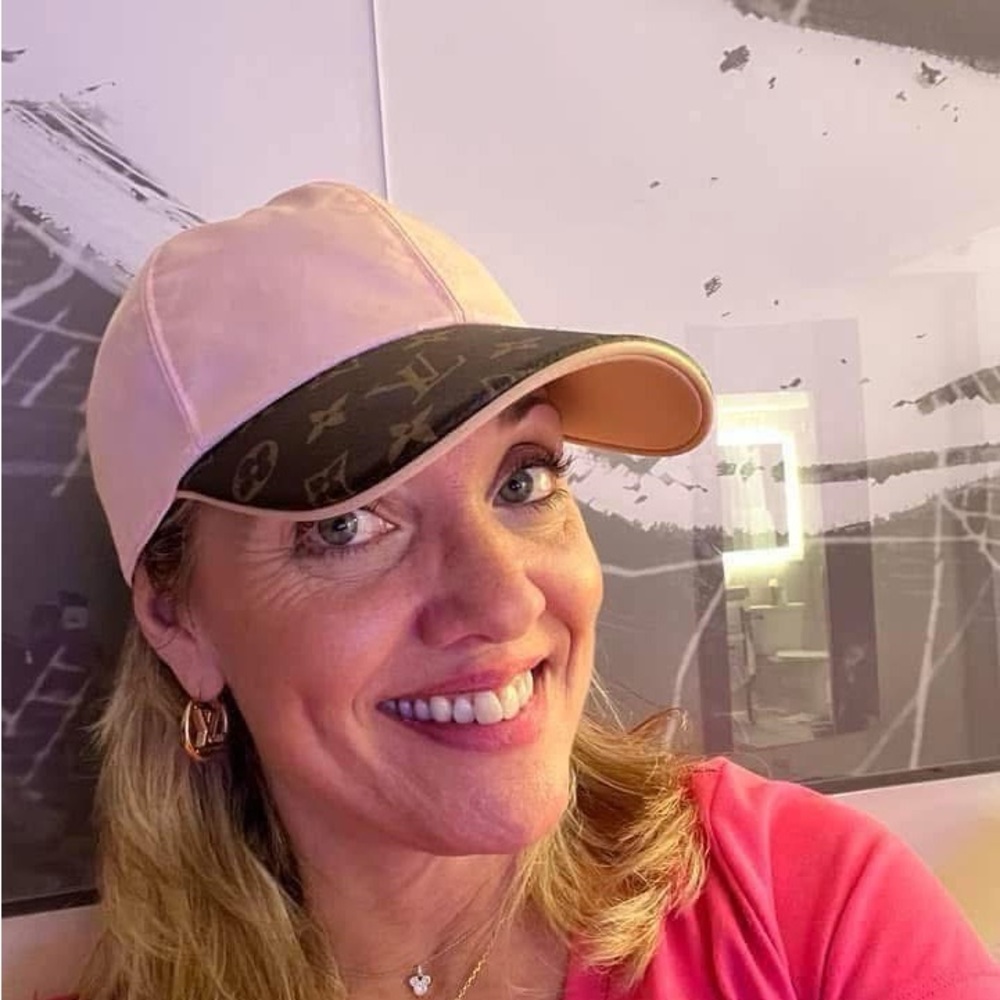 Louis Vuitton get ready in rose hat
